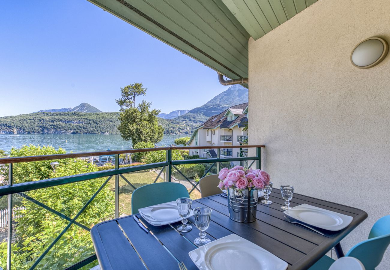Apartment in Duingt - La plage privée du lac