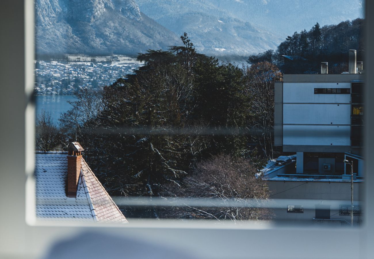 Apartment in Annecy - Le Saphir 5* - Vue panoramique sur le lac d'Annecy