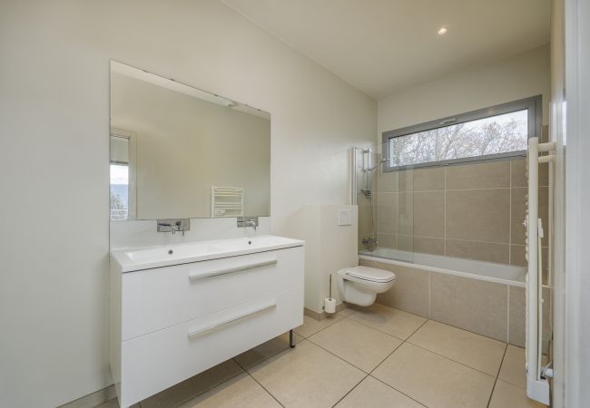 Villa in Veyrier-du-Lac - Wooden Villa 4* Villa in Veyrier-du-Lac - Wooden Villa 4*