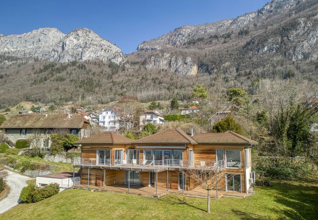 Villa in Veyrier-du-Lac - Wooden Villa 4* Villa in Veyrier-du-Lac - Wooden Villa 4*