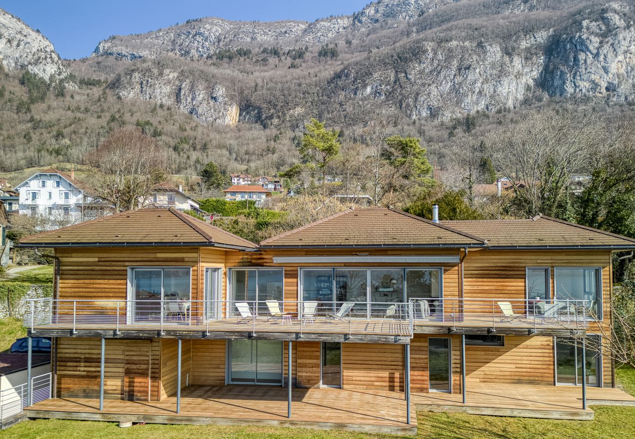 Villa in Veyrier-du-Lac - Wooden Villa 4* - Vue lac & grande terrasse