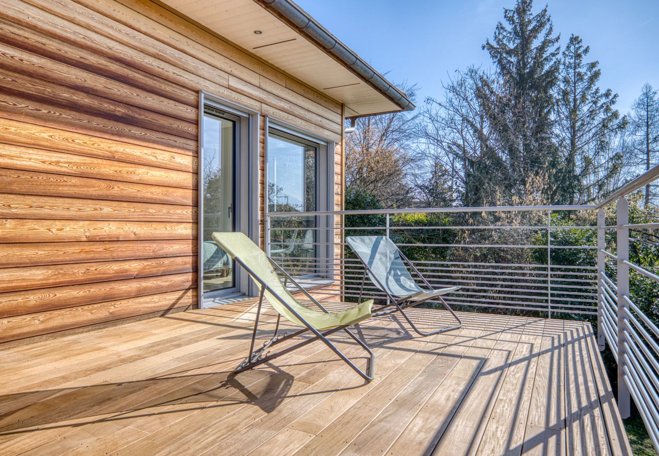 Villa in Veyrier-du-Lac - Wooden Villa 4* - Vue lac & grande terrasse
